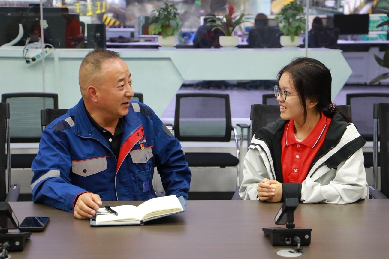 实践团队在青海西矿稀贵金属有限公司开展访谈调研.jpg