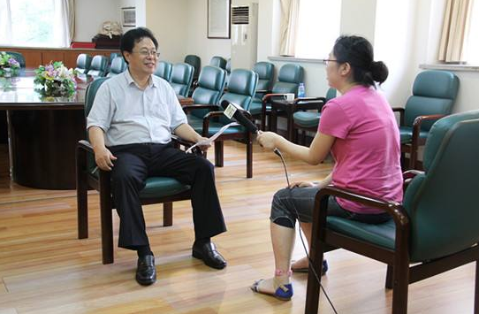 （要闻）做过油改气的二手车遭沣东交警扣留 年审正常车主“喊冤”