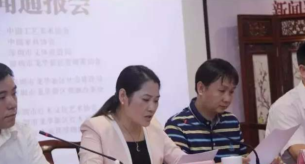 【时讯】老人为唤醒妻子记忆陪其周游世界 已经携手走过55年